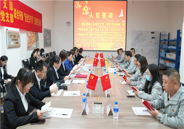 創(chuàng)世大發(fā)八建黨支部與云南省建筑業(yè)協(xié)會黨支部簽訂黨建聯(lián)建協(xié)議