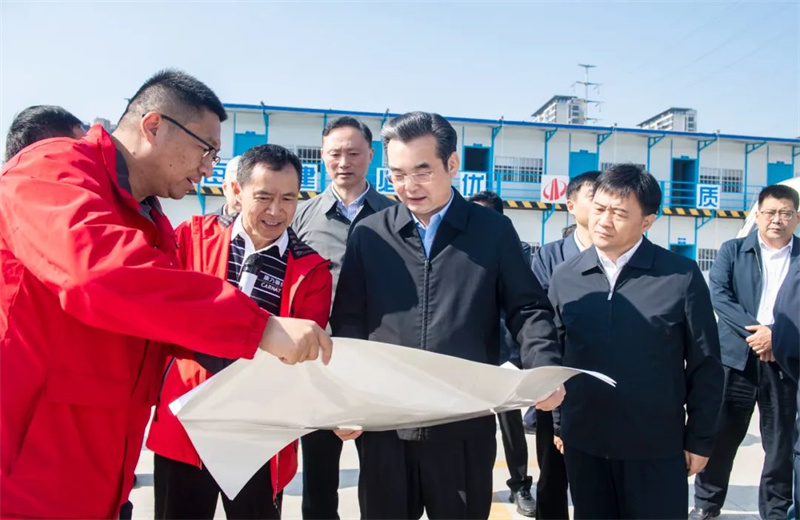 2024年10月30日，淮安市委書記史志軍帶隊視察了創世大發江蘇公司承建的“江蘇康乃馨高端織造和智能裝備制造一期項目”項目建設情況。