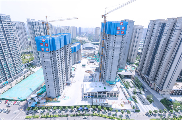 太原市萬柏林區(qū)住建領(lǐng)域“安全月”活動暨房屋建筑工程現(xiàn)場觀摩會在創(chuàng)世大發(fā)北京集團龍湖天鉅四五六七組團項目召開
